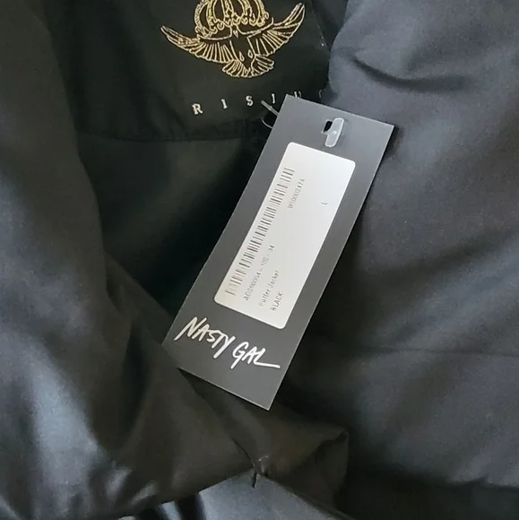 NWT Nasty Gal Cropped Puffer Jacket in Black - Women's Size Large - Picture 7 of 8